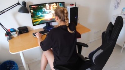 avฝรั่ง ขอเล่นเกมก่อน I fucked a streamer girl while gaming session